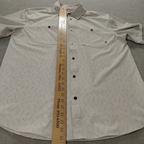 Lake & Trail Men's LARGE Beige Button Up Short Sleeve Fishing Lure Shirt Pockets - Picture 5 of 8
